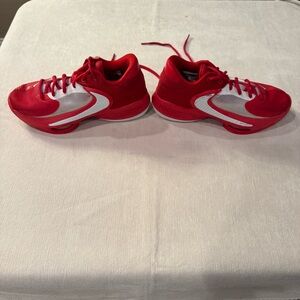 Kids size 5 Nike Giannis Zoom Freak 4 TB in University Red and white